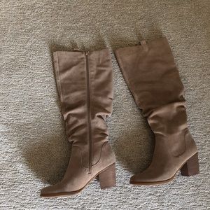 Levity tall boot with block heal